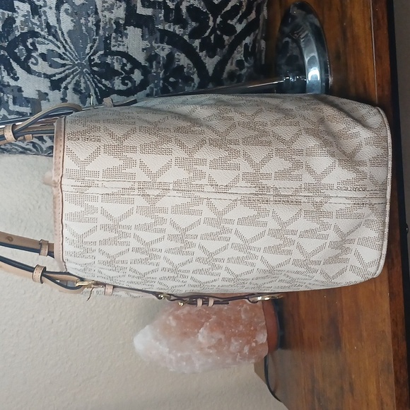 Michael Kors Vanilla Beige Mk Logo XL Jetset Collection Tote Bag PRICE IS FIRM! - Picture 3 of 11